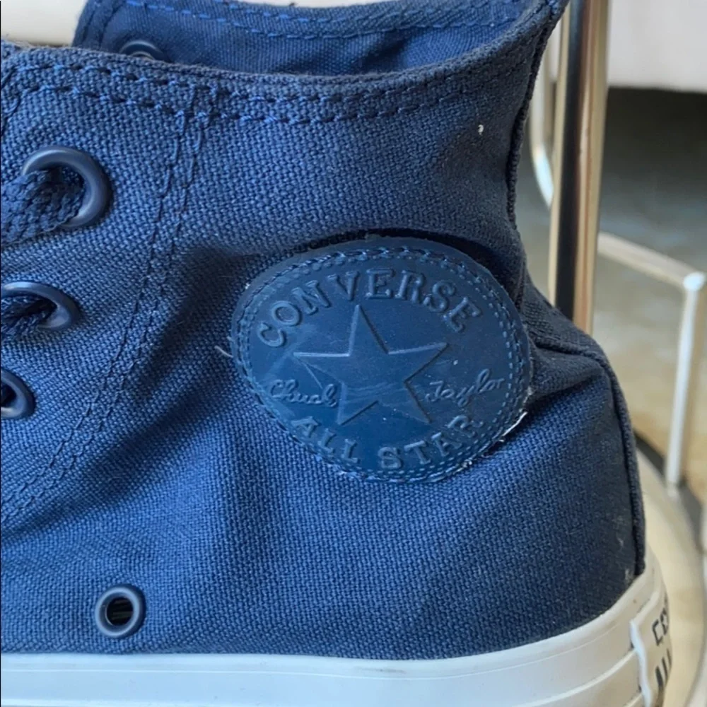 Limited Edition - Navy Blue Converse Chuck Taylor - Picture 3 of 7